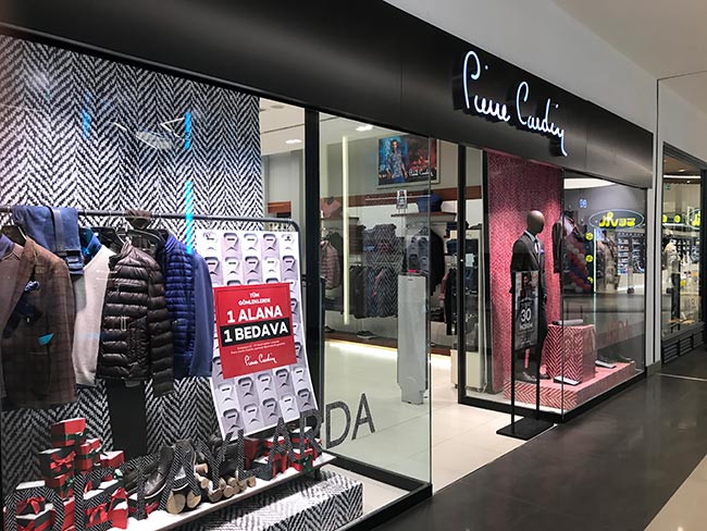 Pierre cardin discount mağazası